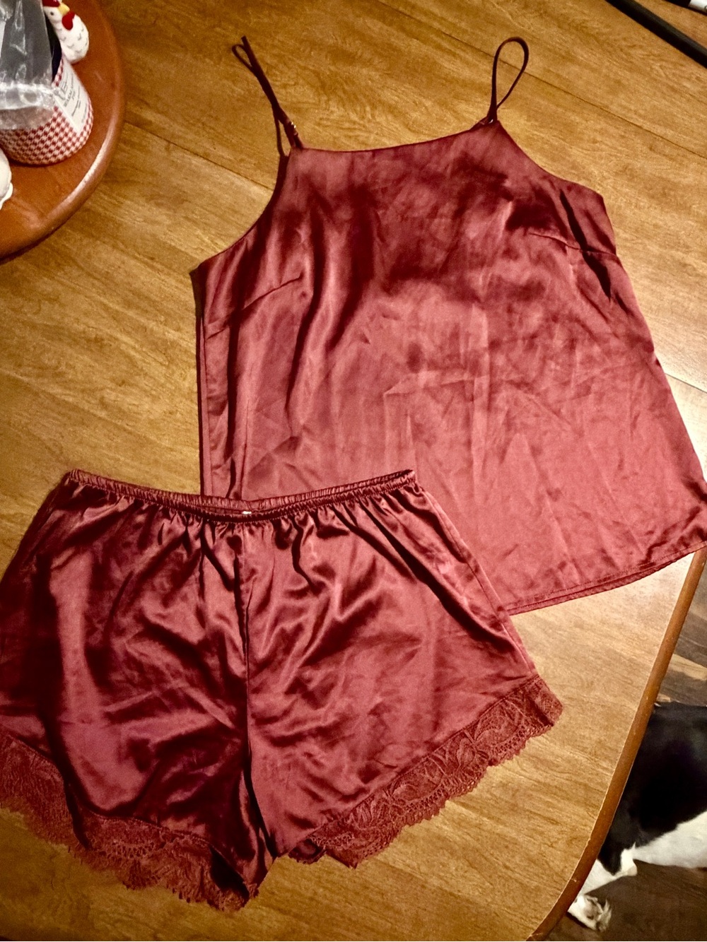 Satin pajama set S small  burgundy with lace trim Stars Above